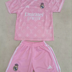 Conjunto de futbol Real Madrid edicion especial ninos 2026 2027 rosa monograma kkgoolcamiseta