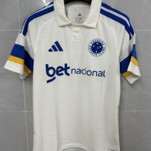 Camiseta Cruzeiro tercera equipacion 2026 2027 blanca con cuello polo y detalles en azul y amarillo kkgoolcamiseta
