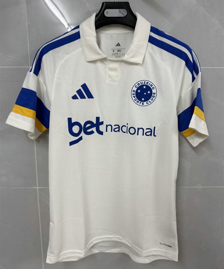 Camiseta Cruzeiro tercera equipacion 2026 2027 blanca con cuello polo y detalles en azul y amarillo kkgoolcamiseta