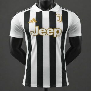 Camiseta de futbol Juventus primera equipacion version jugador 2026 2027 blanca y negra franjas verticales kkgoolcamiseta