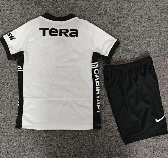 Conjunto Besiktas primera equipacion nino 2026 2027 vista trasera