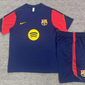 Conjunto de entrenamiento FC Barcelona 2025 2026 camiseta azul marino con mangas rojas y pantalon corto kkgoolcamiseta