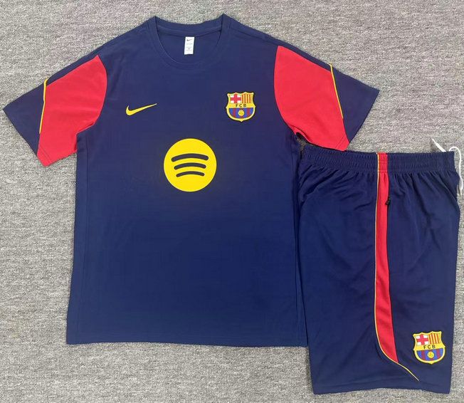 Conjunto de entrenamiento FC Barcelona 2025 2026 camiseta azul marino con mangas rojas y pantalon corto kkgoolcamiseta