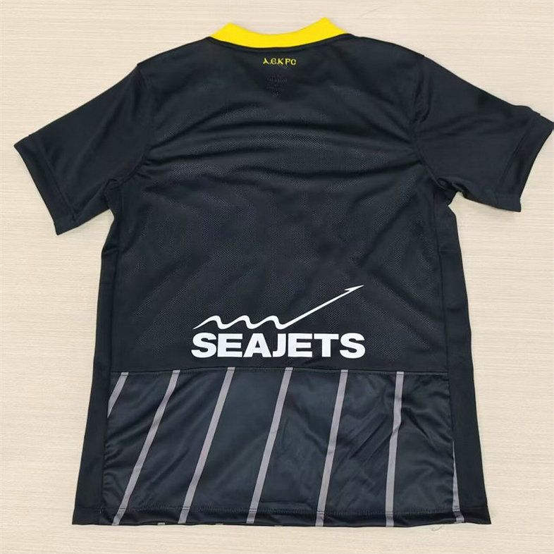 Vista trasera camiseta aek atenas 2026 2027 negro amarillo en kkgool